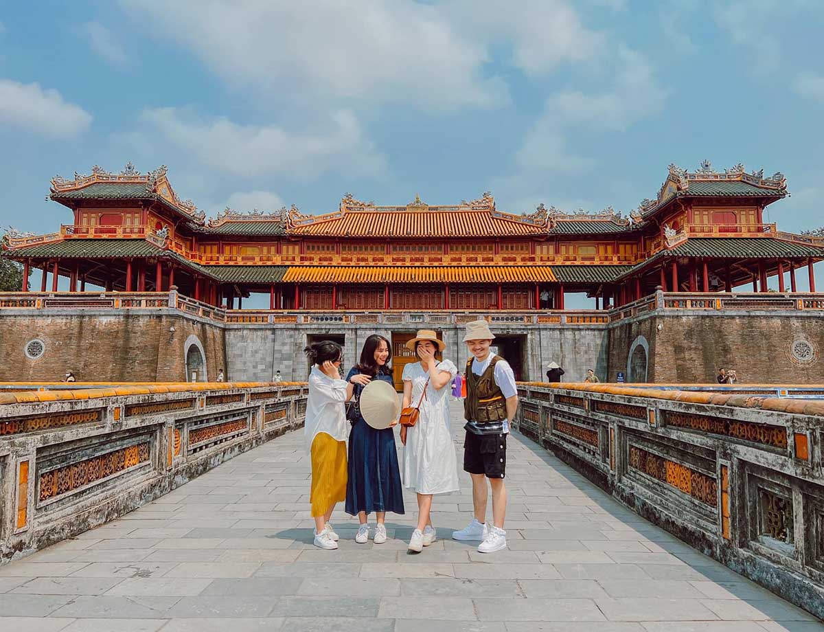 hue imperial city vietnam